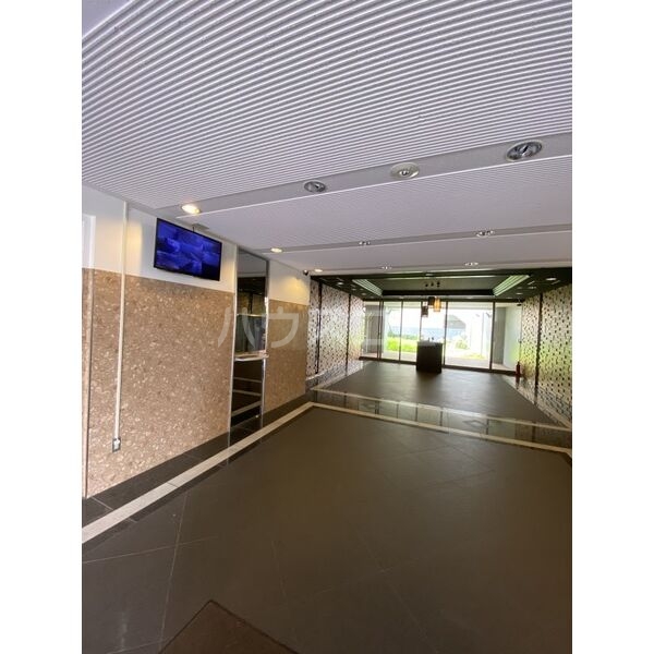 16/19 エントランス