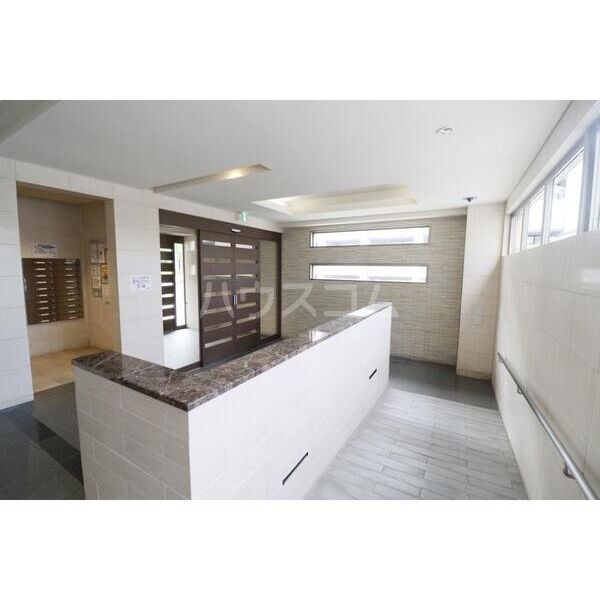 21/30 エントランス