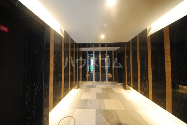 23/30 エントランス