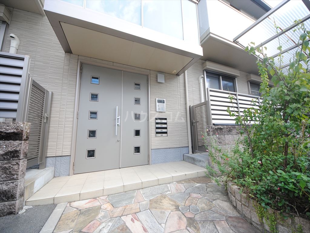 25/30 エントランス