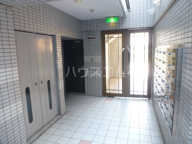 26/30 エントランス