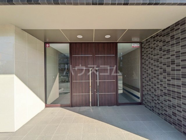 24/30 エントランス