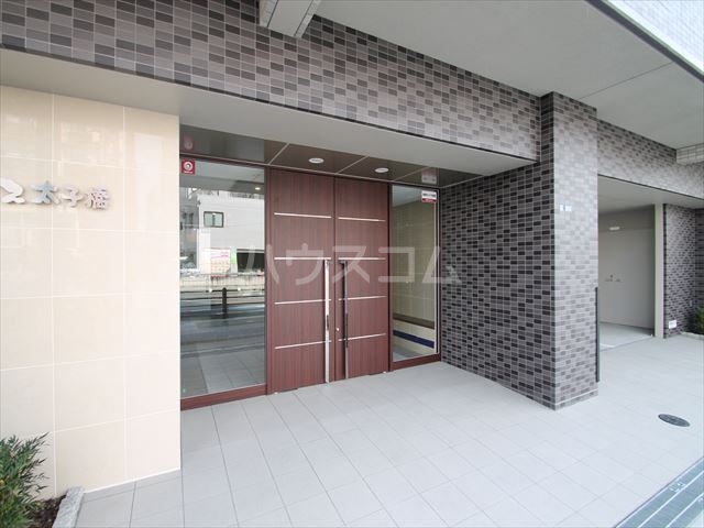 27/30 エントランス