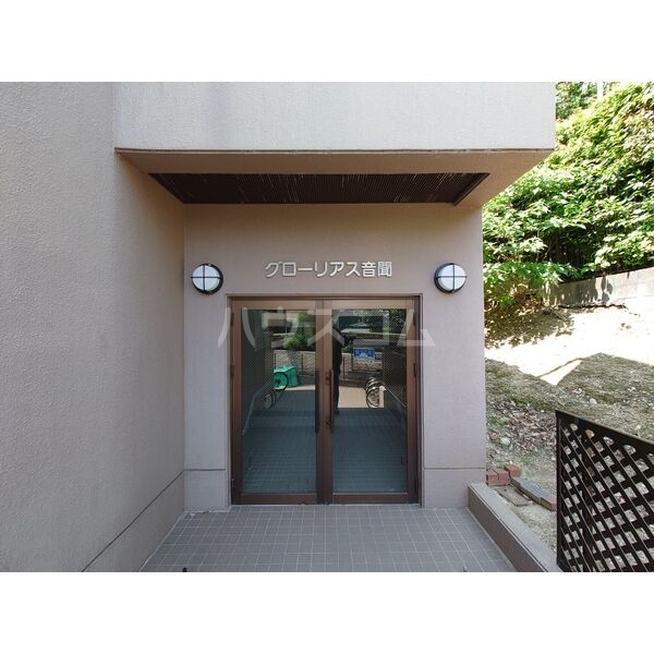 18/24 エントランス