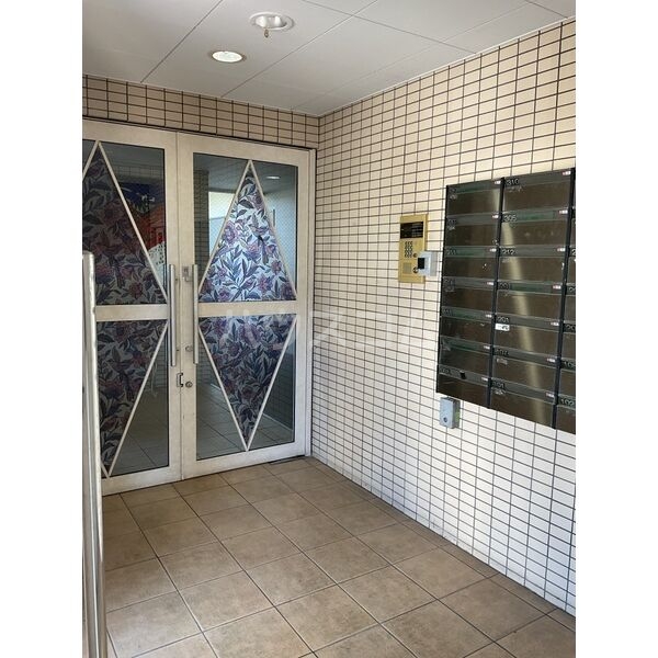 20/30 エントランス