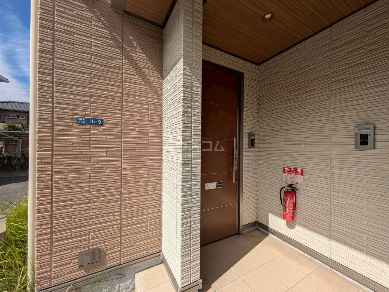 27/30 エントランス