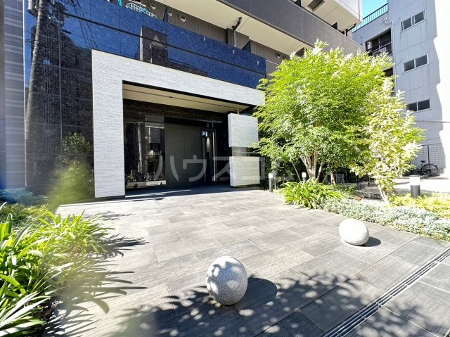 23/30 エントランス