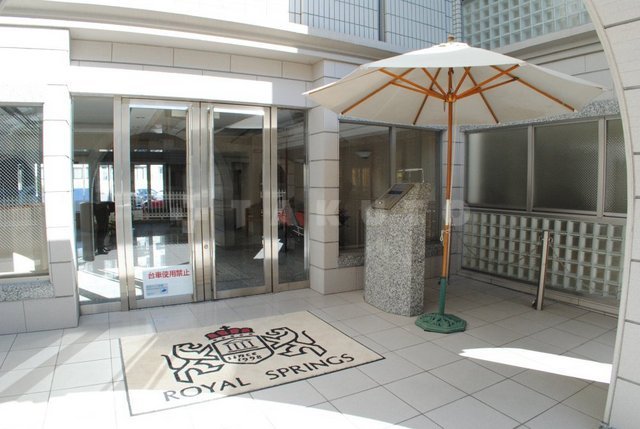 18/25 エントランス