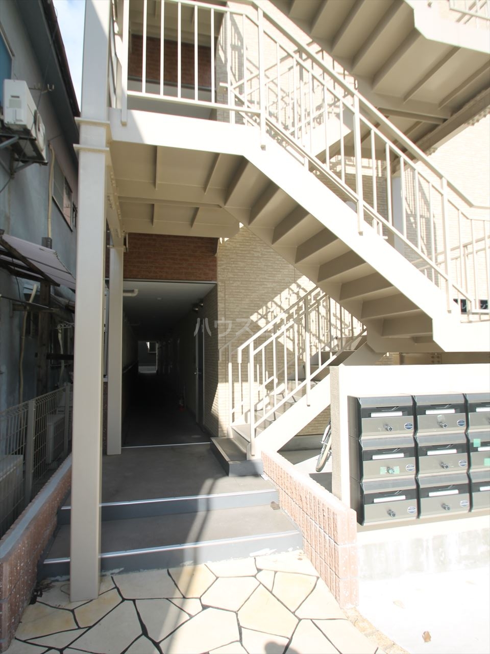 23/29 エントランス