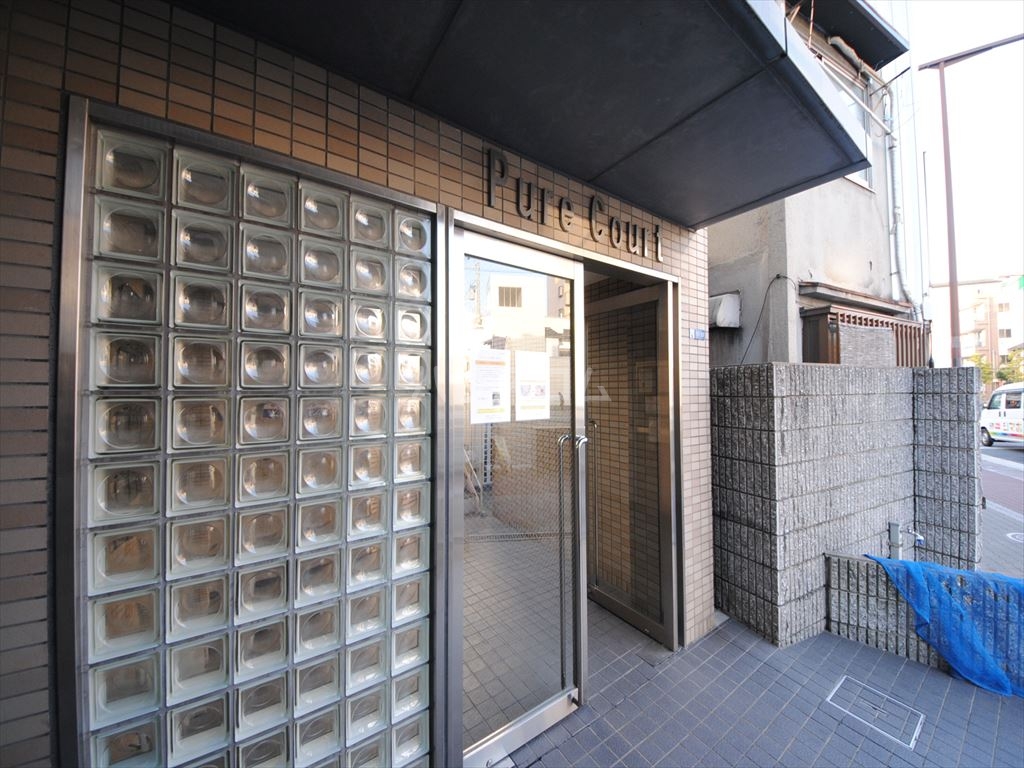 23/30 エントランス