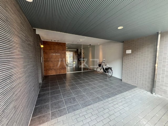 27/30 エントランス