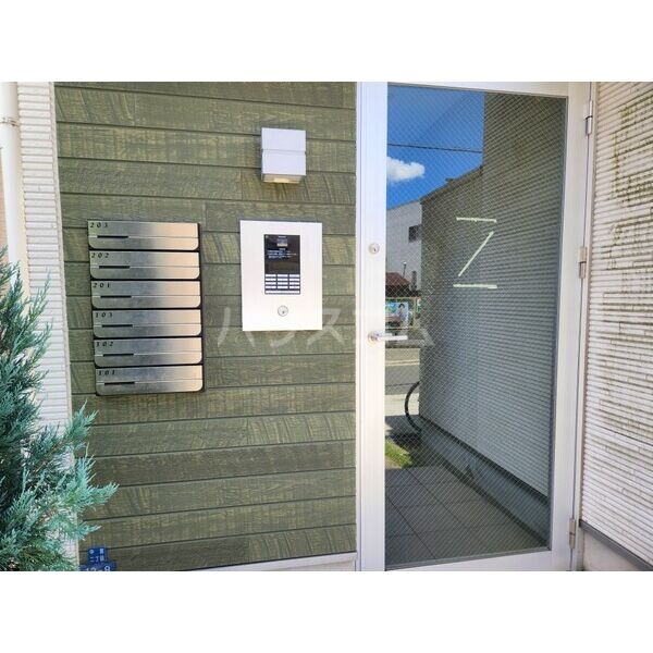 14/22 エントランス