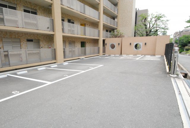 26/30 駐車場