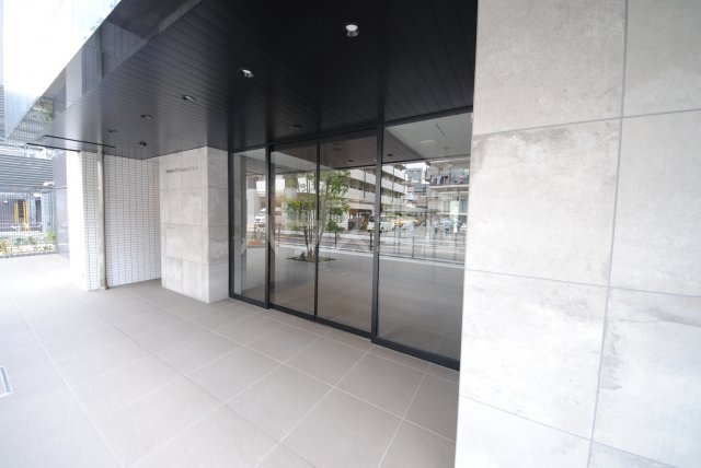 24/30 エントランス