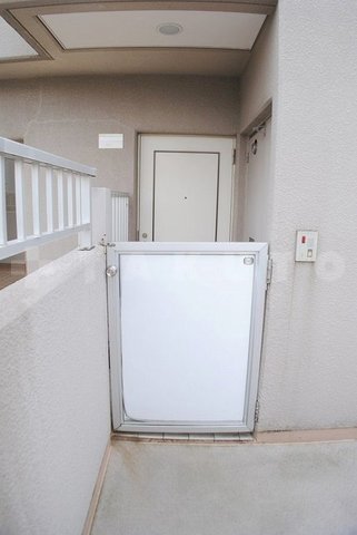 18/27 エントランス