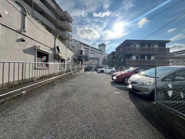 28/30 駐車場