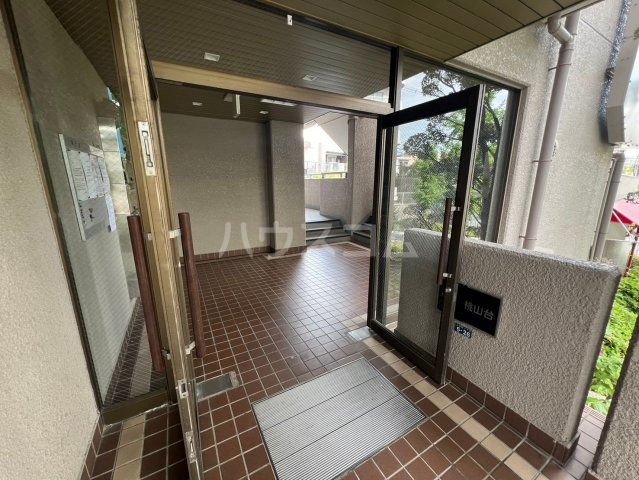 27/30 エントランス