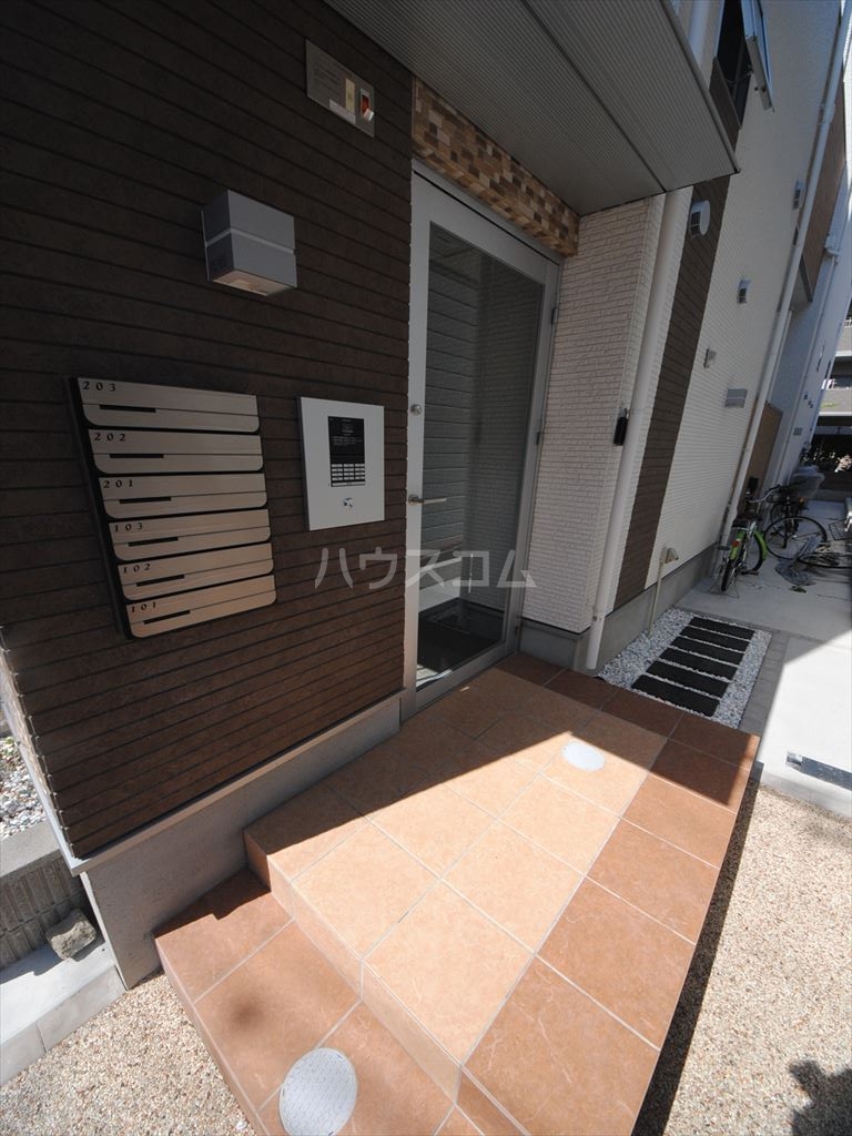 2/5 エントランス