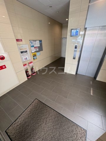 27/30 エントランス