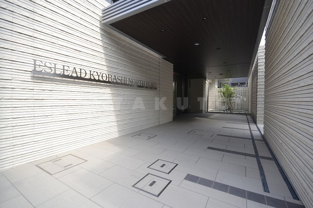 26/30 エントランス