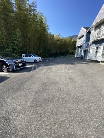 17/18 駐車場