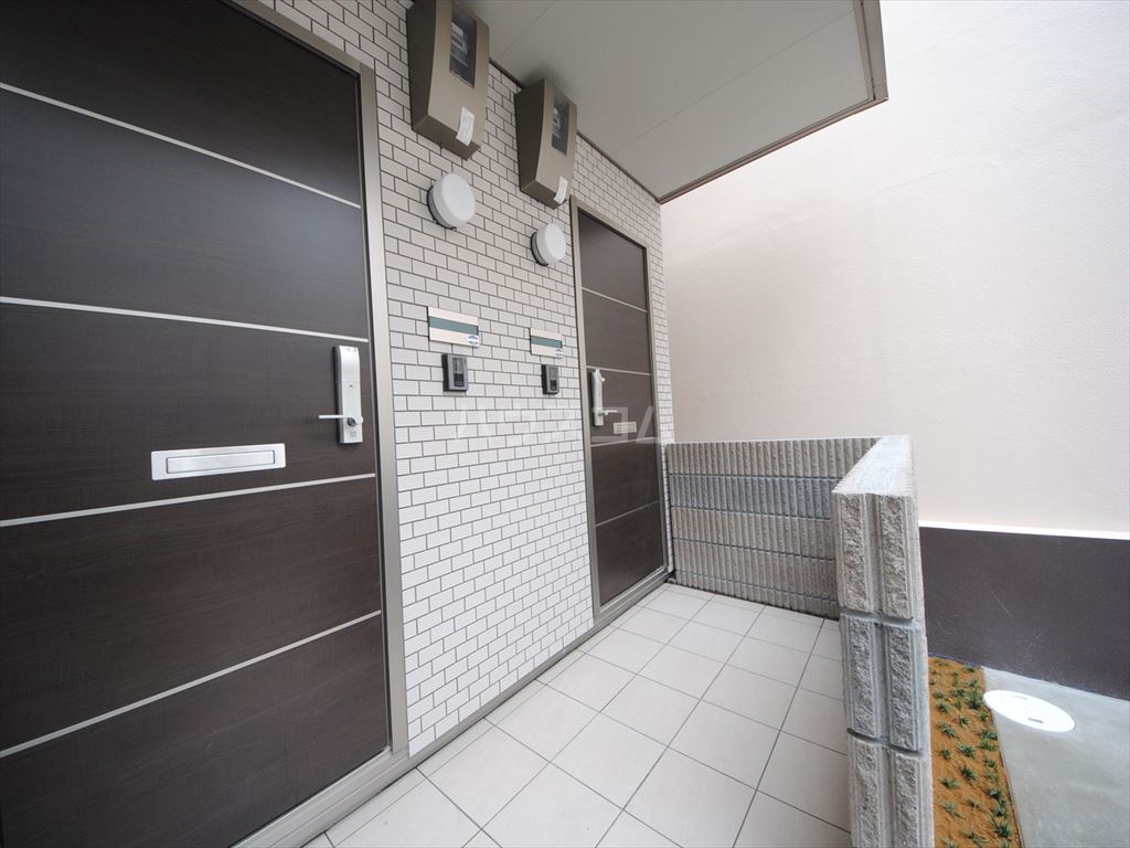 24/30 エントランス