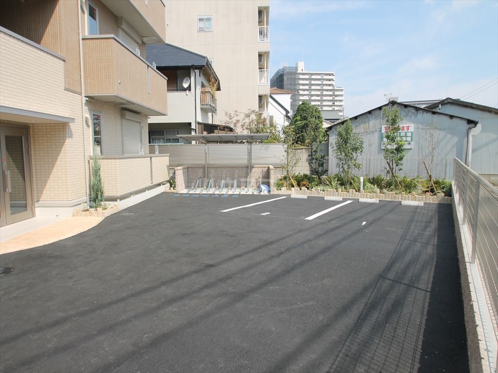27/30 駐車場