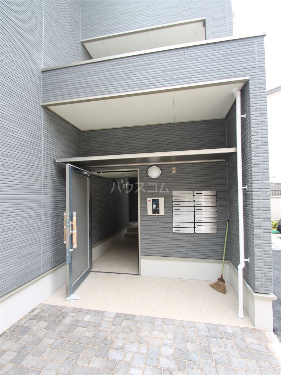 28/30 エントランス