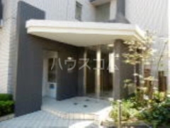 18/28 エントランス