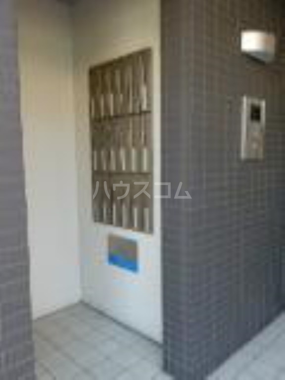 18/28 エントランス