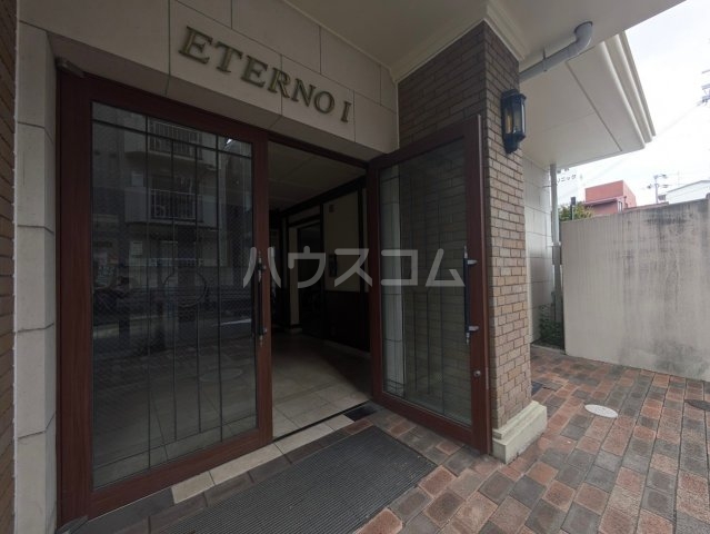 25/30 エントランス