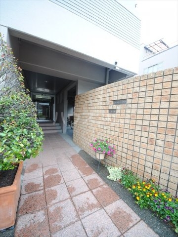 28/30 エントランス