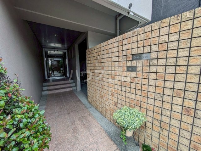 28/30 エントランス