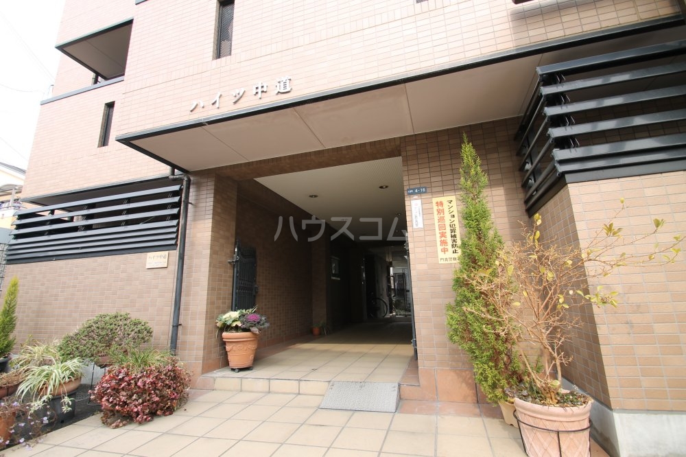 21/27 エントランス