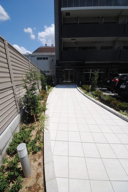 24/30 エントランス