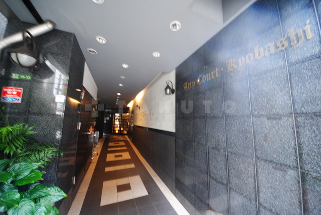 24/28 エントランス