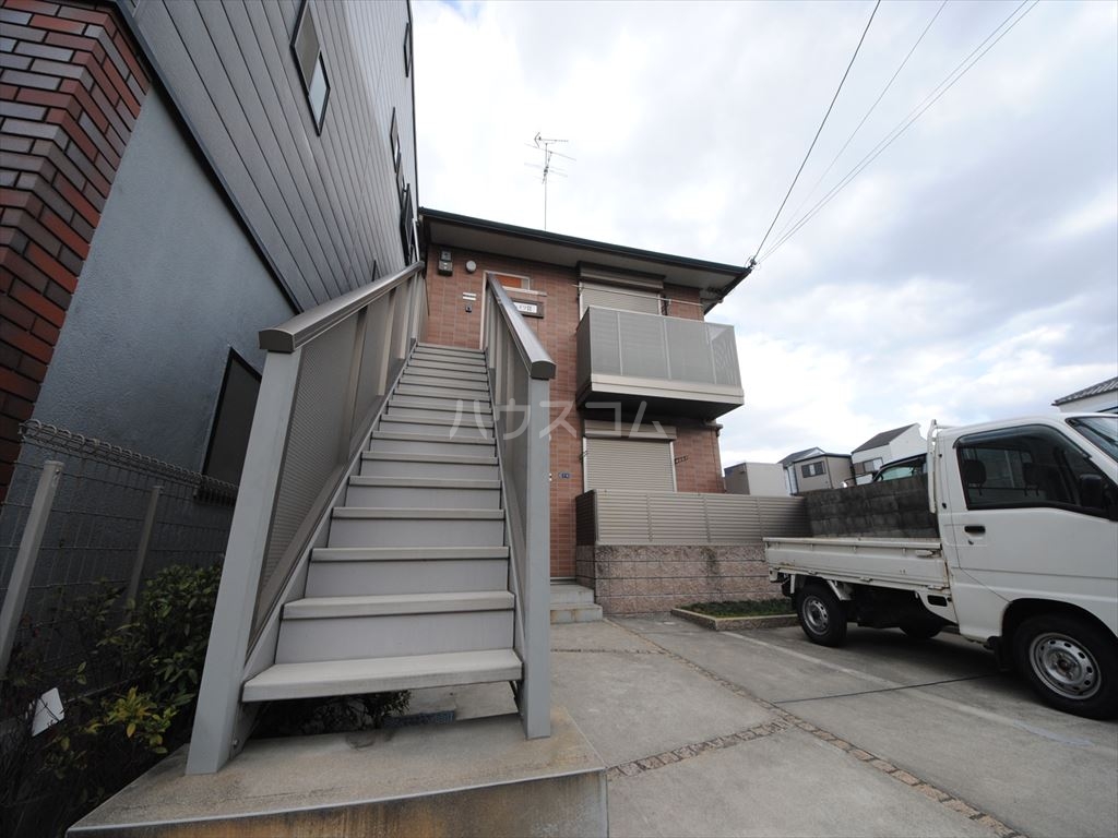 18/22 エントランス