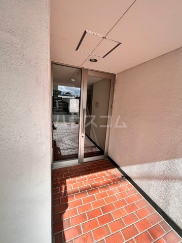 25/30 エントランス