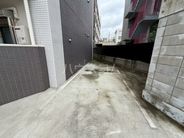 25/30 駐車場