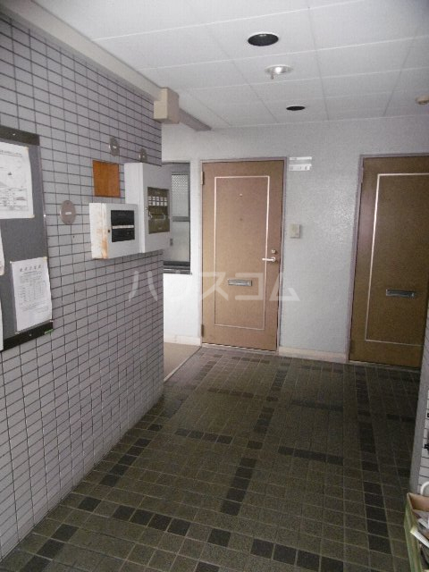 25/30 エントランス