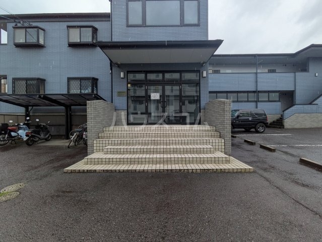 22/26 エントランス