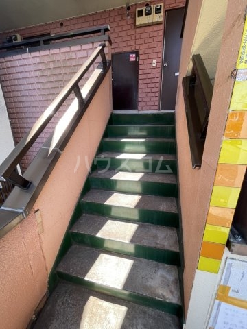 20/30 エントランス