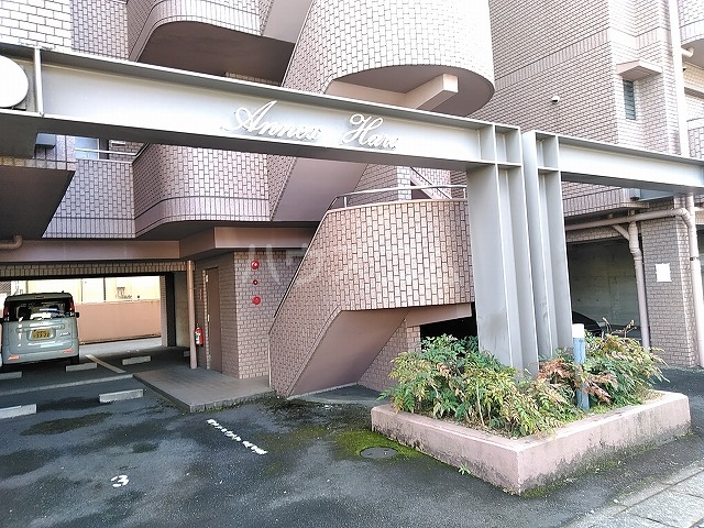 27/30 エントランス