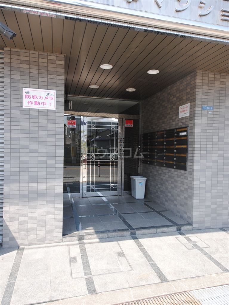 24/30 エントランス