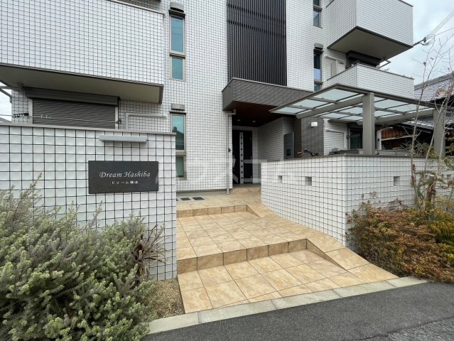 28/30 エントランス