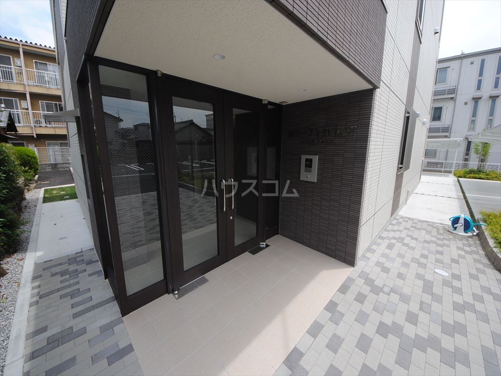 24/30 エントランス