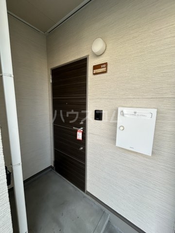 27/30 エントランス