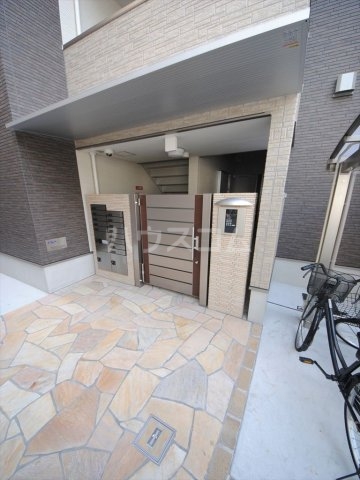 21/28 エントランス