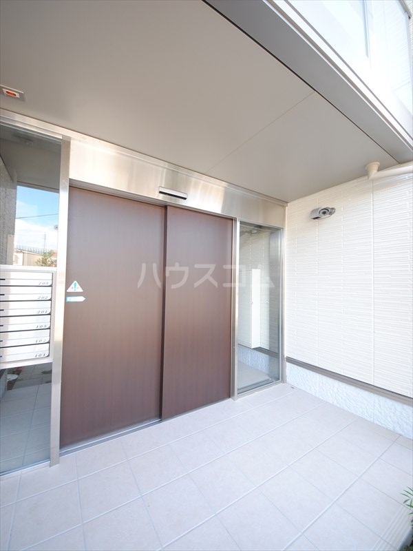 28/30 エントランス