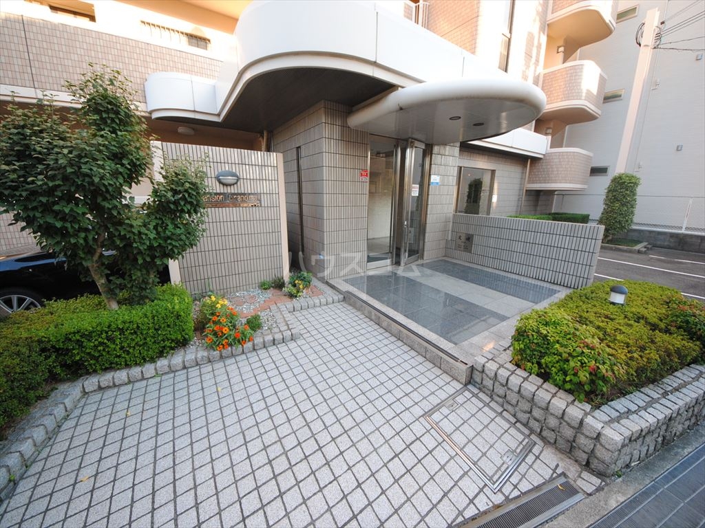 24/30 エントランス